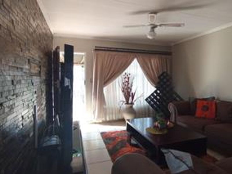 2 Bedroom Townhouse for sale in Amandasig - Photo 4