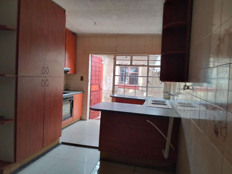 2 BEDROOM HOUSE FOR SALE - Photo 8