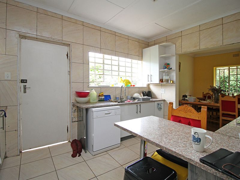 A WELL LOCATED 4 BEDROOMS HOUSE FOR SALE IN THE HEART OF SANDRIGHAMFOR R 1.890.000 - Photo 10