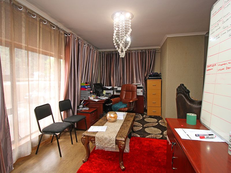 A COMFORTABLE HOME FOR SALE IN A COVETED NEIGHBORHOOD OF KENSINGTON SOUTH - Photo 10