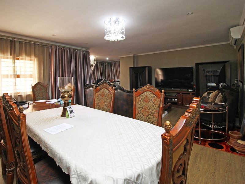 A COMFORTABLE HOME FOR SALE IN A COVETED NEIGHBORHOOD OF KENSINGTON SOUTH - Photo 8