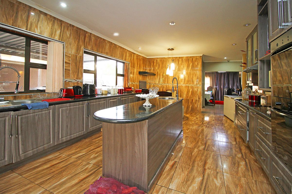 A COMFORTABLE HOME FOR SALE IN A COVETED NEIGHBORHOOD OF KENSINGTON SOUTH - Photo 5