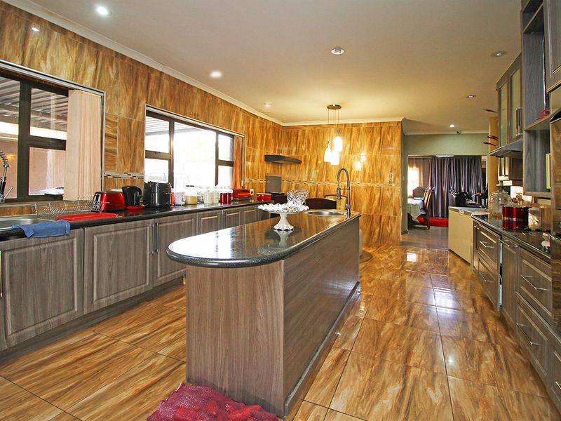 A COMFORTABLE HOME FOR SALE IN A COVETED NEIGHBORHOOD OF KENSINGTON SOUTH - Photo 5