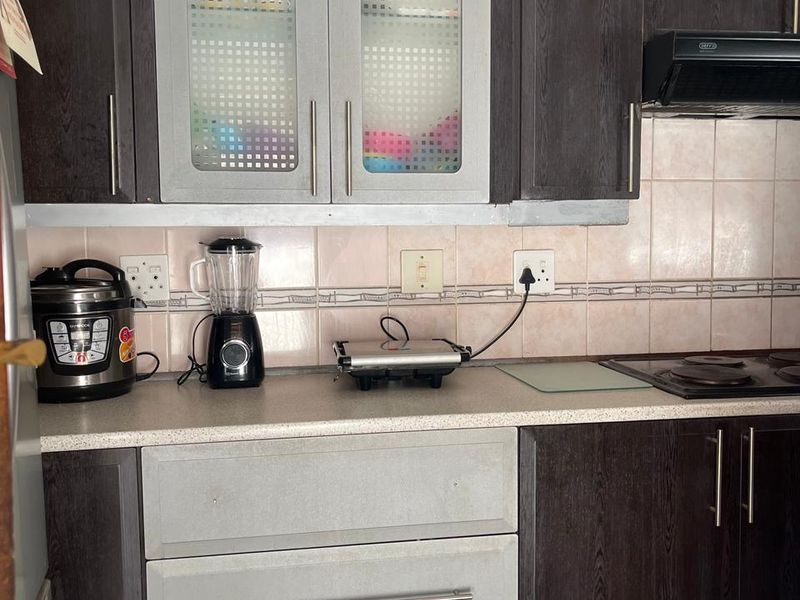 MODERN SPACIOUS FAMILY HOME BUILT FOR COMFORT - Photo 7