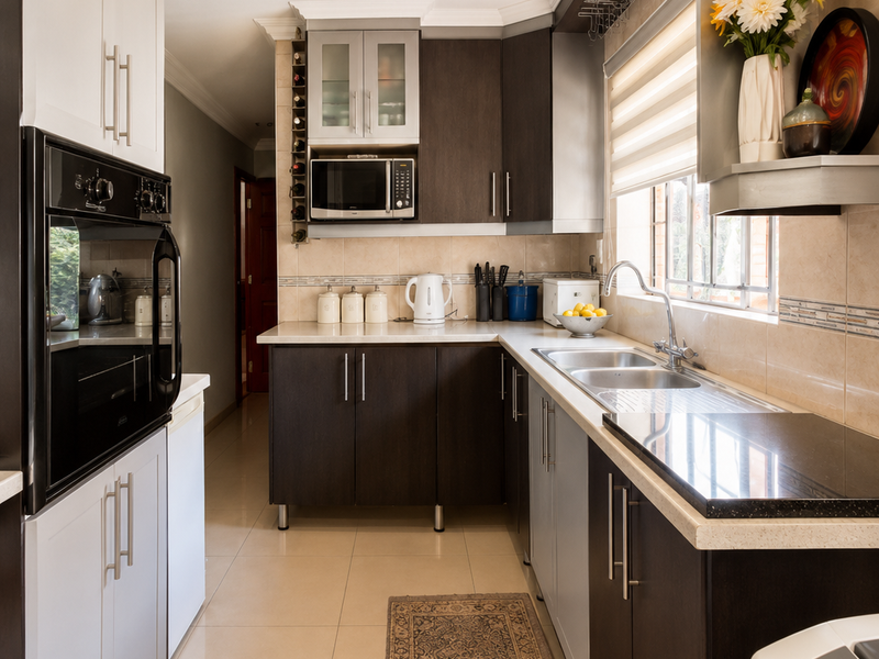 MODERN SPACIOUS FAMILY HOME BUILT FOR COMFORT - Photo 7