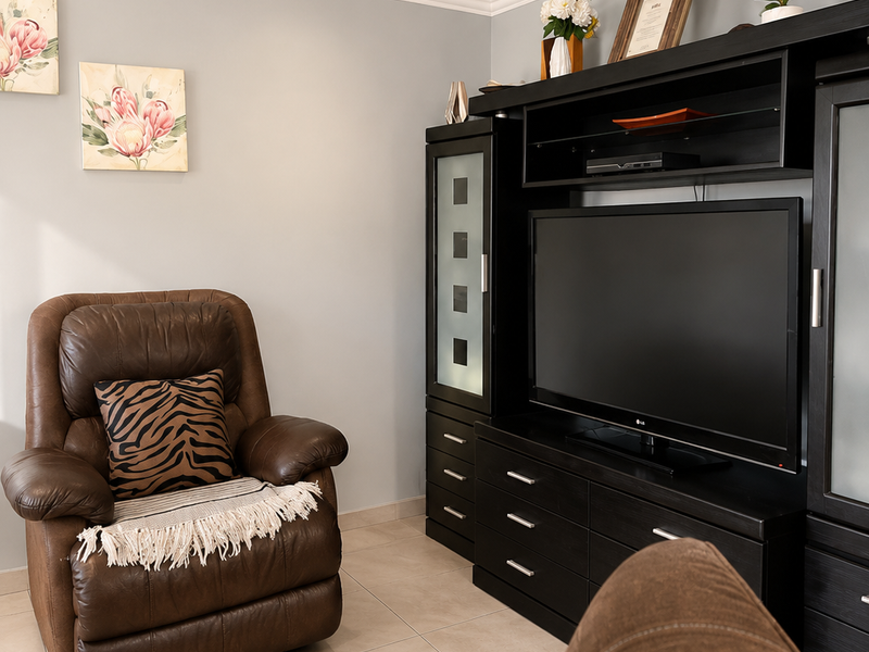 MODERN SPACIOUS FAMILY HOME BUILT FOR COMFORT - Photo 5
