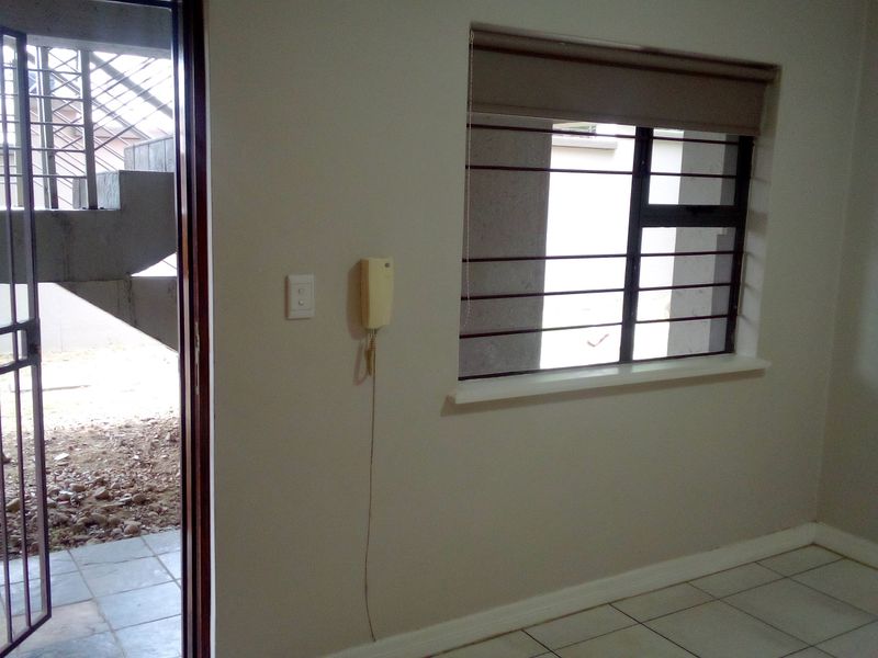 Ground floor tenanted unit for Sale - Photo 9