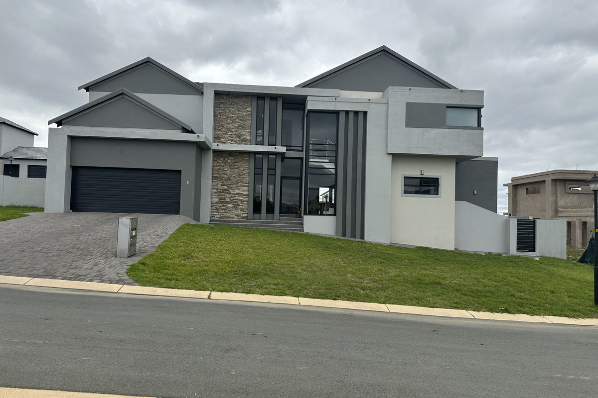 Golf Estate Living With Views - Photo 2