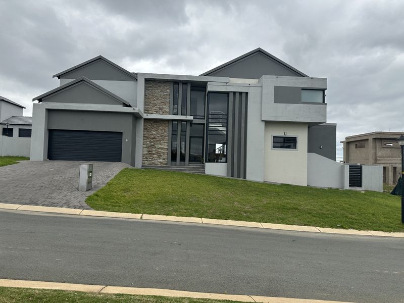 Golf Estate Living With Views - Photo 2