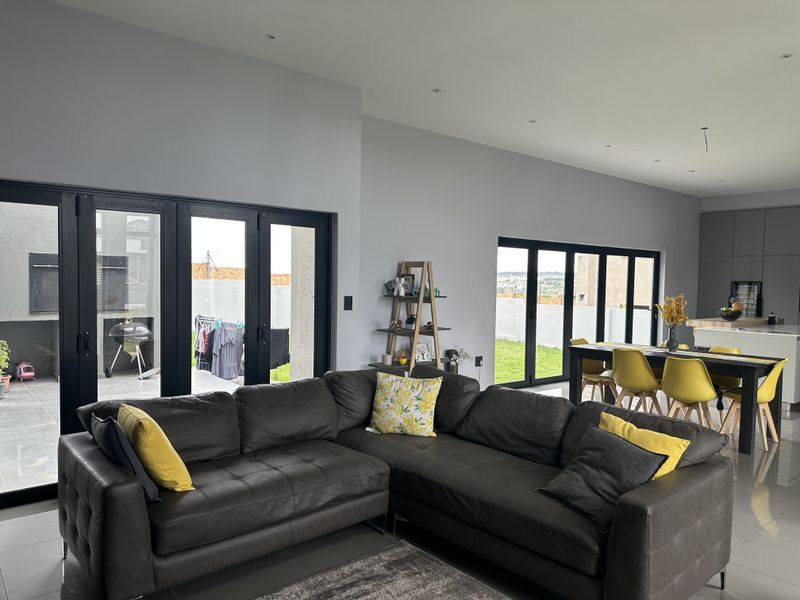 Golf Estate Living With Views - Photo 6