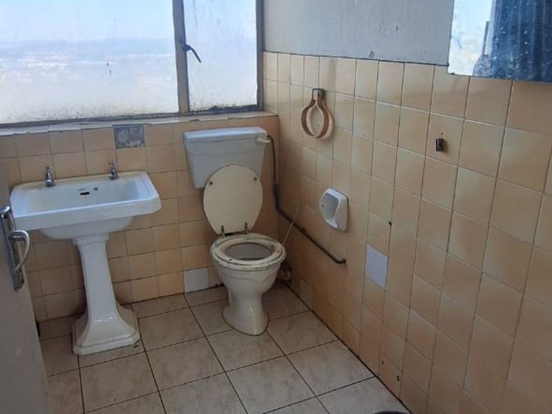 The Biggest 2 Bed In The Entire Building - Photo 9