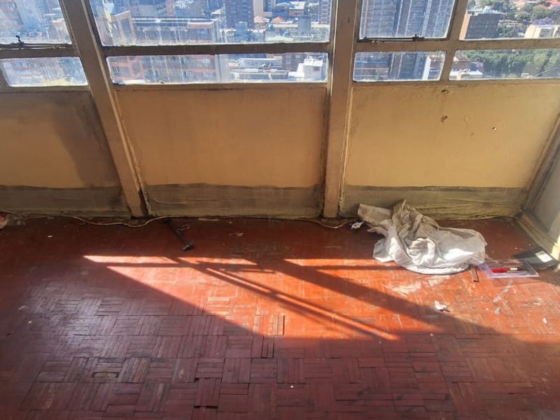 The Biggest 2 Bed In The Entire Building - Photo 6