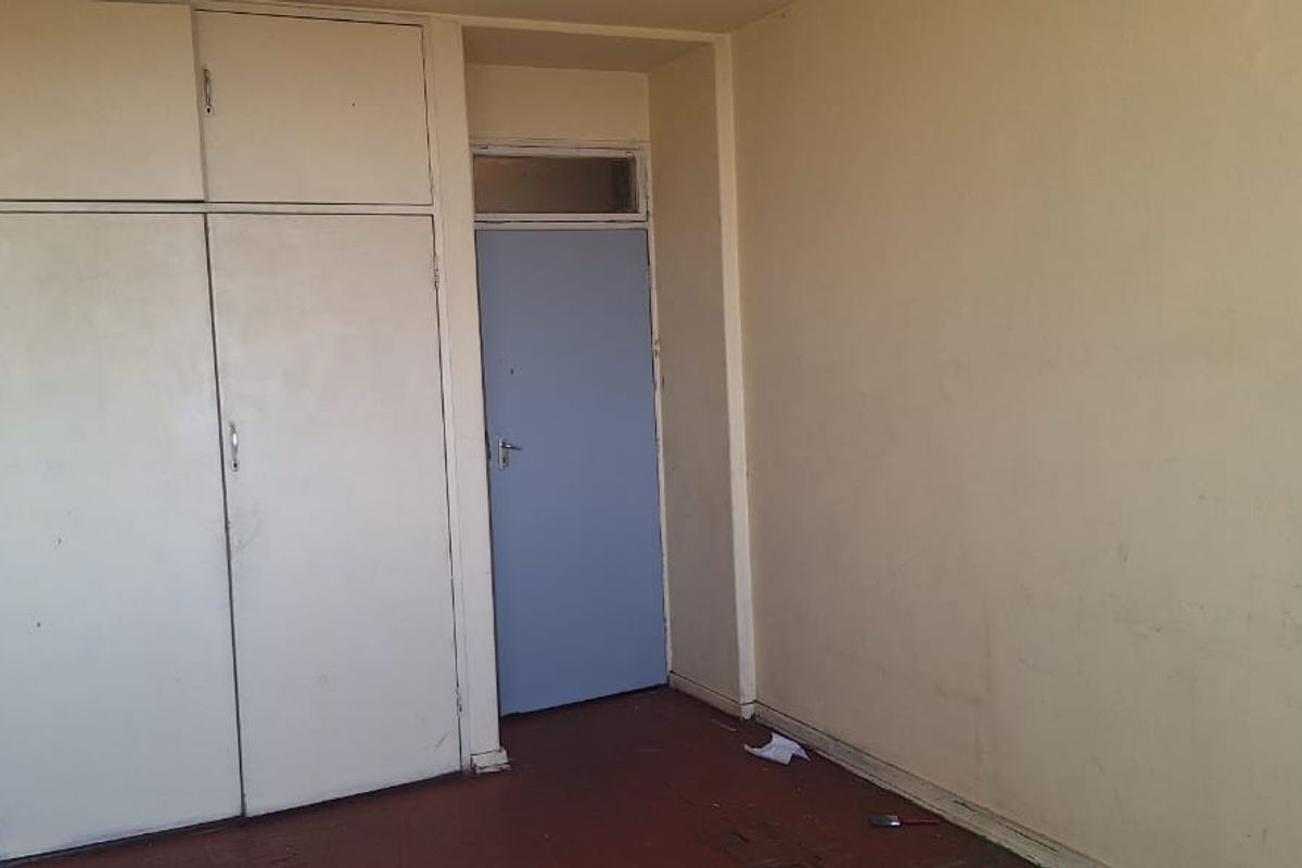 The Biggest 2 Bed In The Entire Building - Photo 3