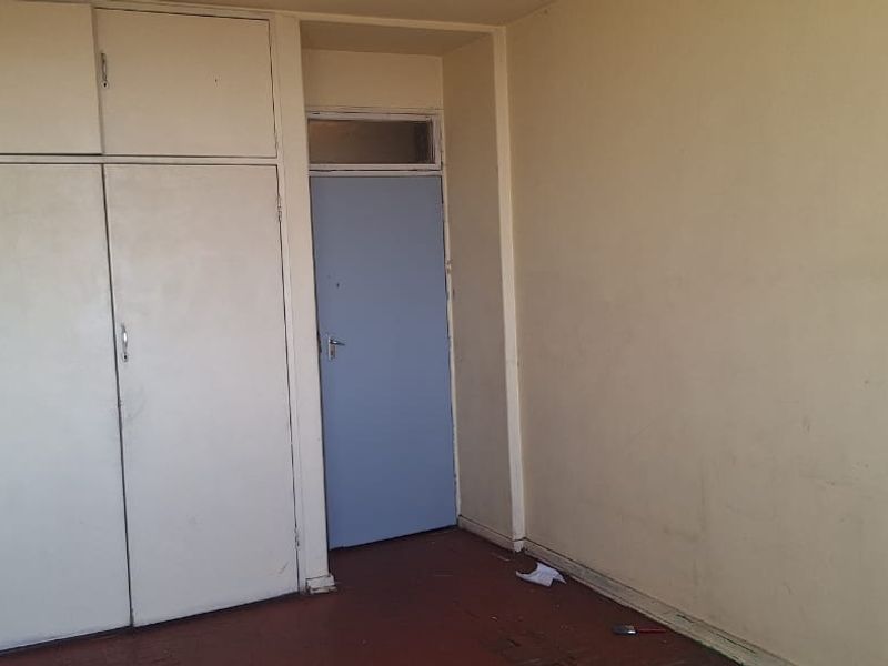 The Biggest 2 Bed In The Entire Building - Photo 3