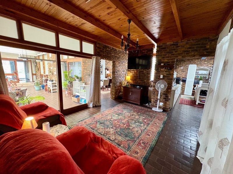 Family home with Large Flatlet - Photo 4