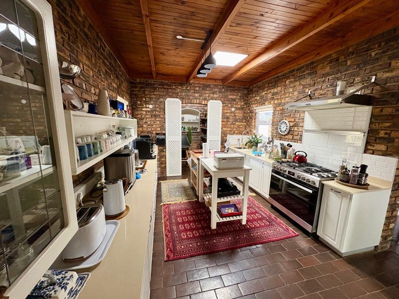 Family home with Large Flatlet - Photo 5