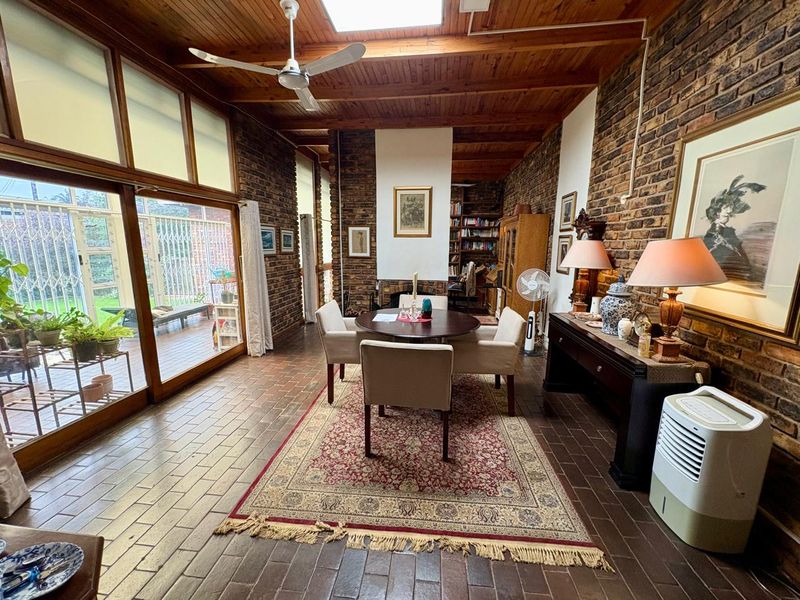 Family home with Large Flatlet - Photo 9