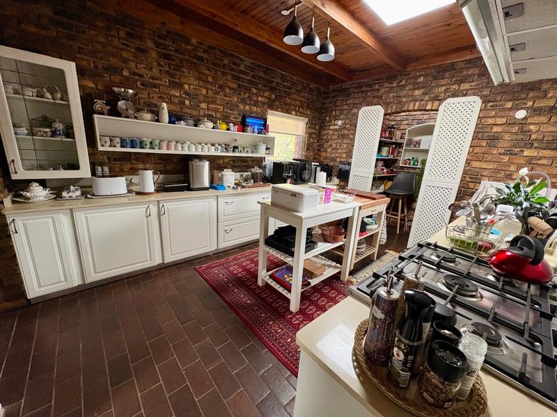 Family home with Large Flatlet - Photo 6