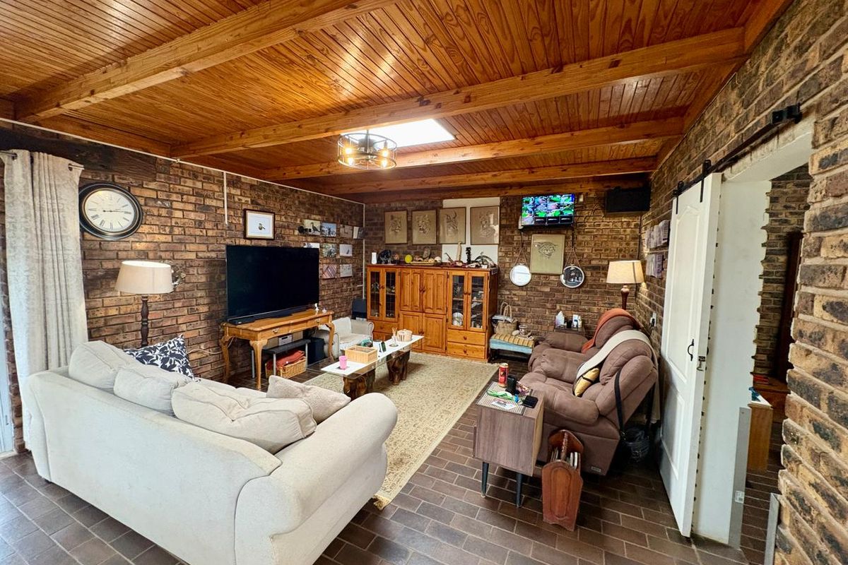 Family home with Large Flatlet - Photo 2