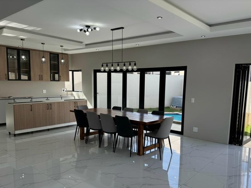 A Masterpiece of Modern Living: Exquisite 4-Bedroom Home in Prestigious Swallow Hills Estate - Photo 5