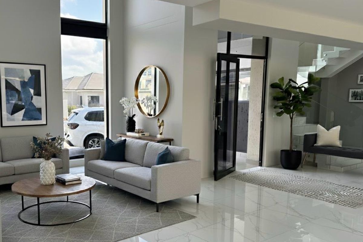 A Masterpiece of Modern Living: Exquisite 4-Bedroom Home in Prestigious Swallow Hills Estate - Photo 3