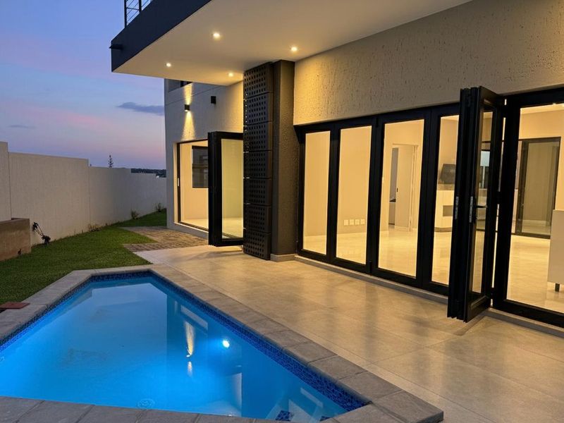 A Masterpiece of Modern Living: Exquisite 4-Bedroom Home in Prestigious Swallow Hills Estate - Photo 10