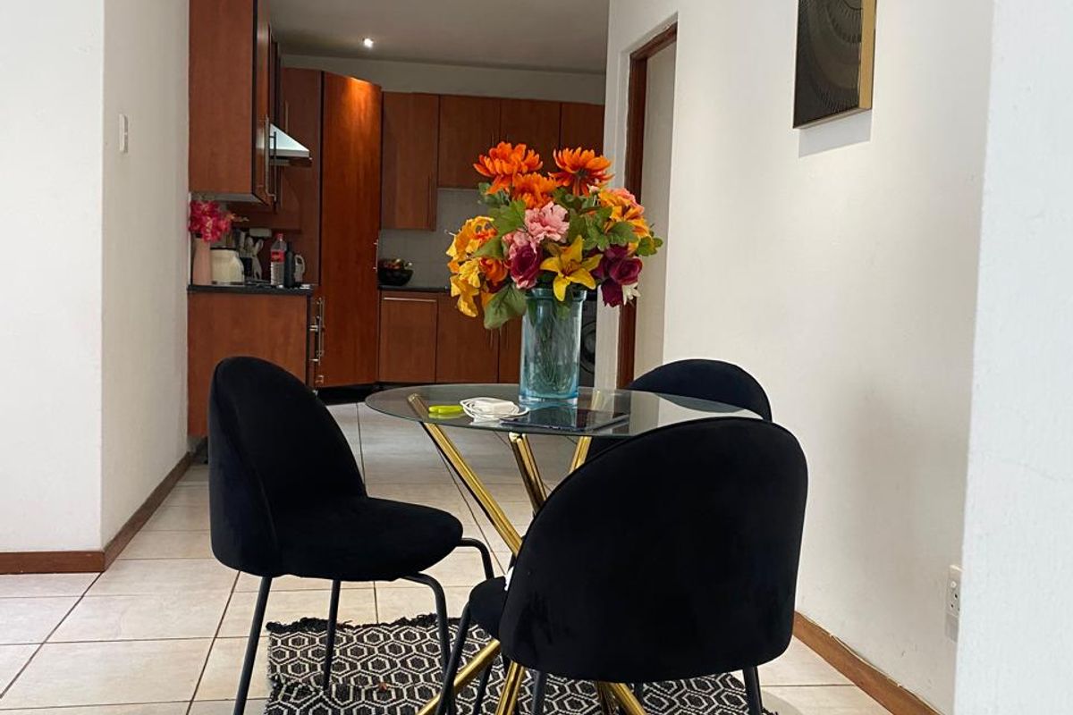 Discover Urban Elegance: Your 2 Bedroom Haven in Vibrant Marshalltown - Photo 3