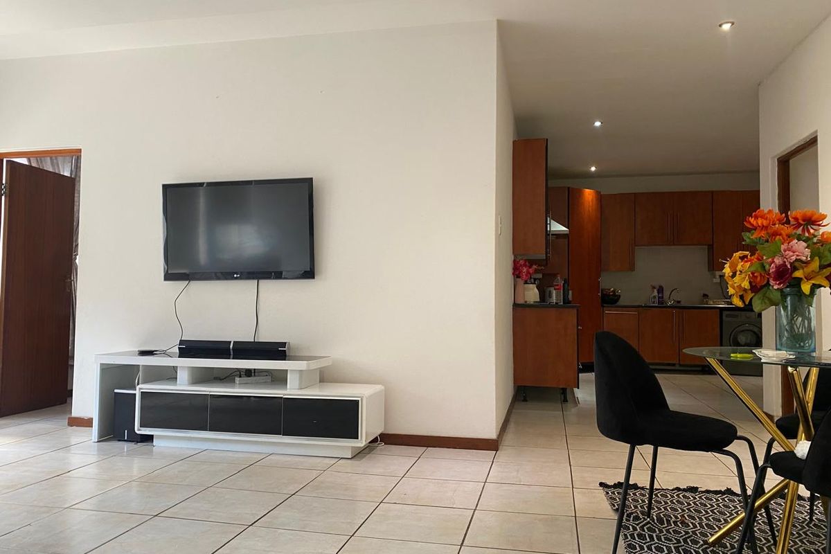 Discover Urban Elegance: Your 2 Bedroom Haven in Vibrant Marshalltown - Photo 4