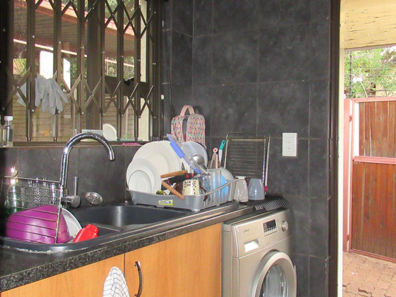 Stunning 5 Bedroom family Home in Kloofendal ,Space ,style and Potential - Photo 5