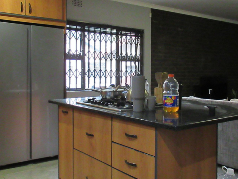 Stunning 5 Bedroom family Home in Kloofendal ,Space ,style and Potential - Photo 3