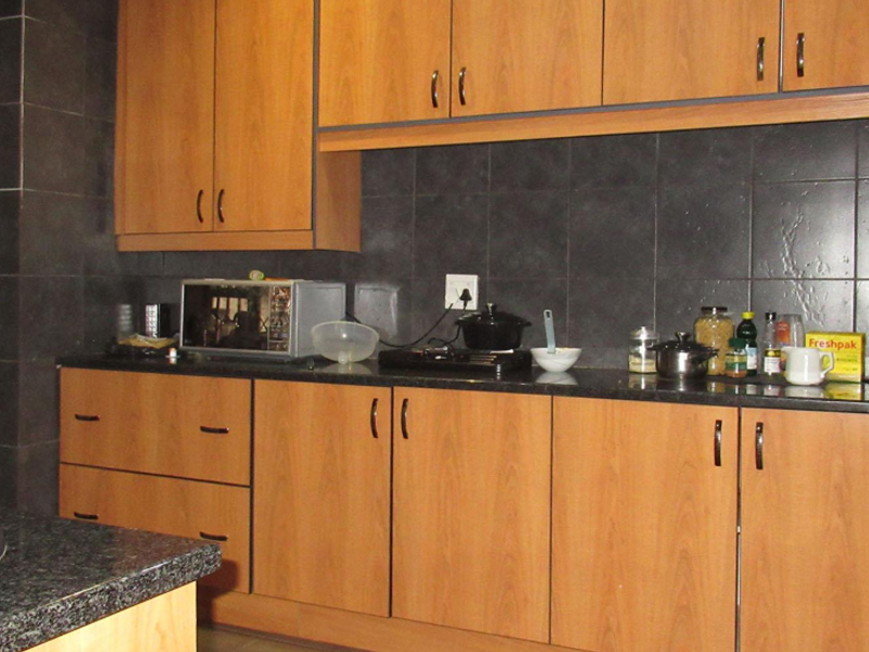 Stunning 5 Bedroom family Home in Kloofendal ,Space ,style and Potential - Photo 2