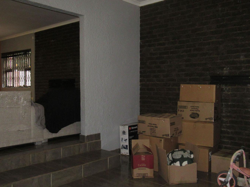 Stunning 5 Bedroom family Home in Kloofendal ,Space ,style and Potential - Photo 9