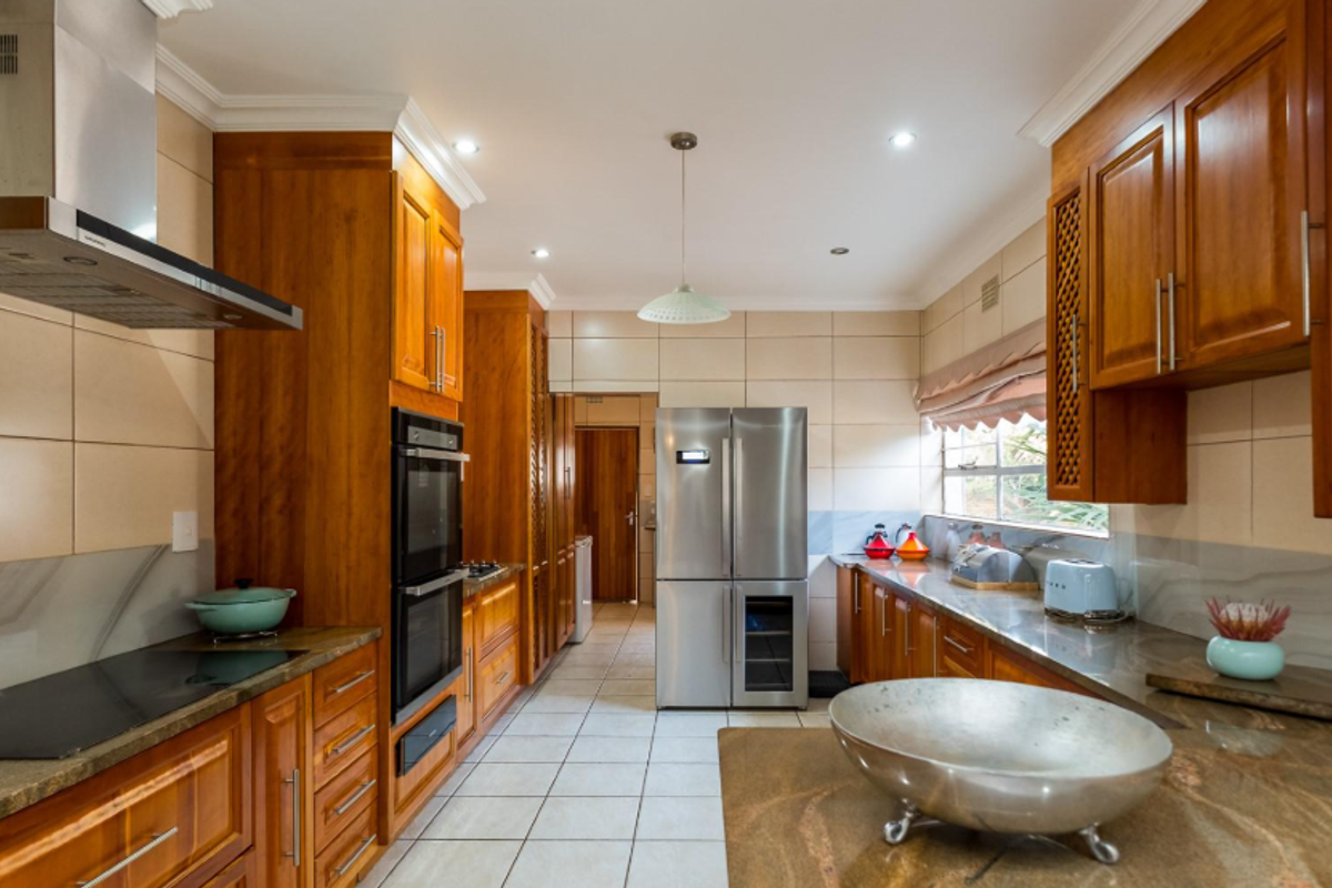 Ridgefront Home with Jacuzzi, Cottage & Beautiful Kloofendal Views - Photo 2