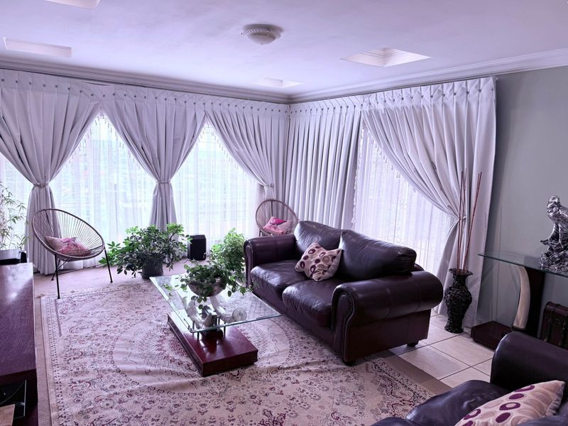 Ridgefront Home with Jacuzzi, Cottage & Beautiful Kloofendal Views - Photo 9