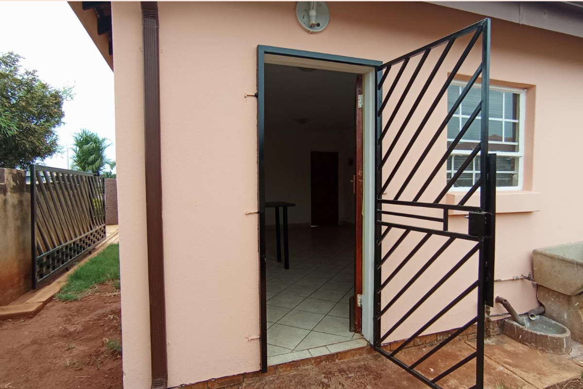 2 Bedroom Home for Sale in The Orchards, Pretoria North - Photo 3