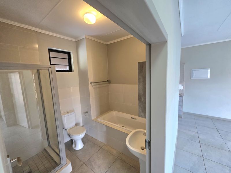 Absolute lock up and go!! - Photo 4