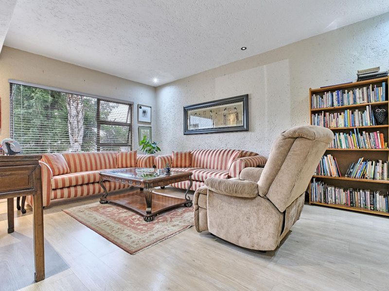 2 Bedroom Apartment For Sale in Benmore Gardens, Sandton - Photo 10