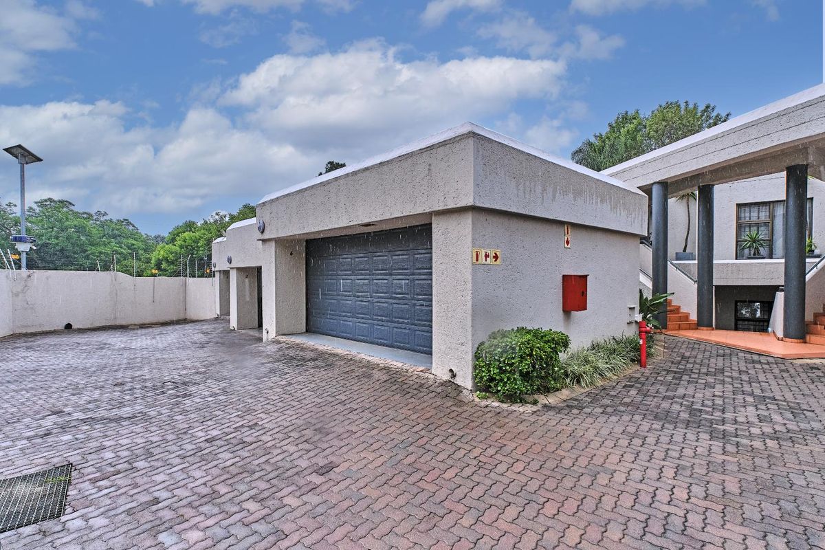 2 Bedroom Apartment For Sale in Benmore Gardens, Sandton - Photo 4