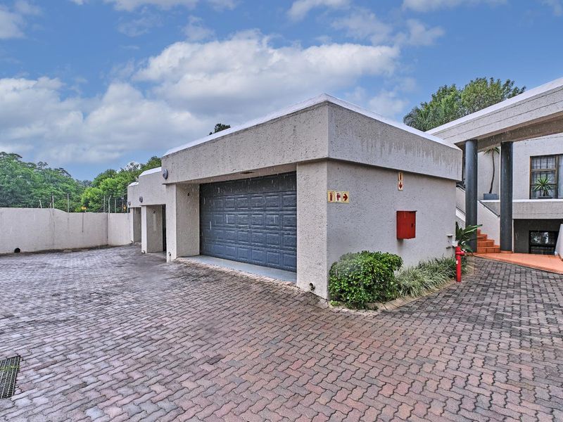 2 Bedroom Apartment For Sale in Benmore Gardens, Sandton - Photo 4