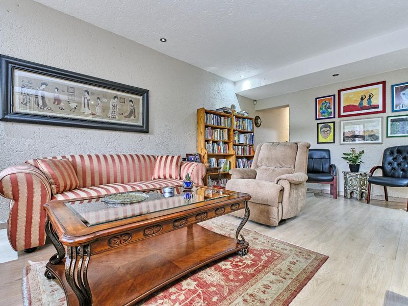 2 Bedroom Apartment For Sale in Benmore Gardens, Sandton - Photo 9