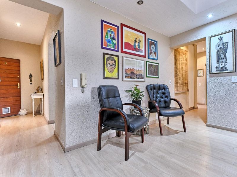 2 Bedroom Apartment For Sale in Benmore Gardens, Sandton - Photo 8