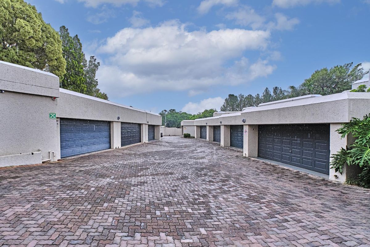 2 Bedroom Apartment For Sale in Benmore Gardens, Sandton - Photo 5