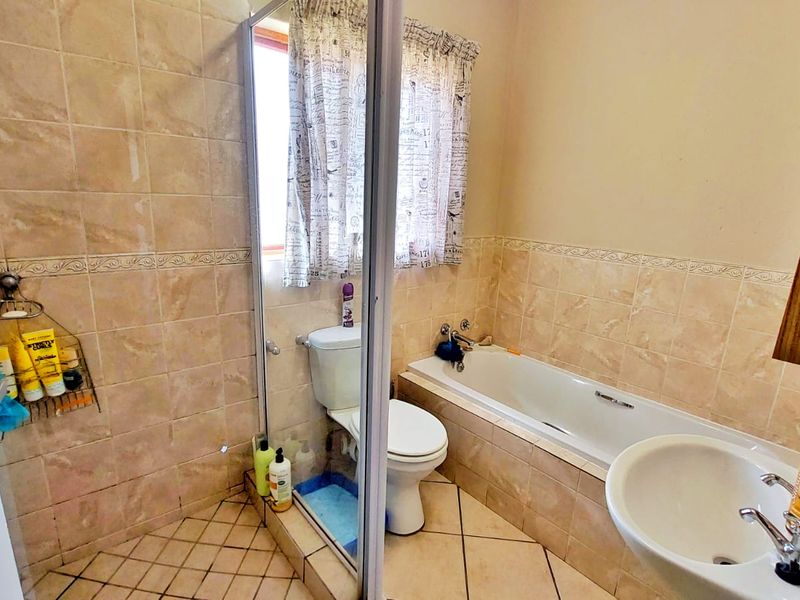 2 Bedroom 1 bath 1 Garage Duplex - Photo 10