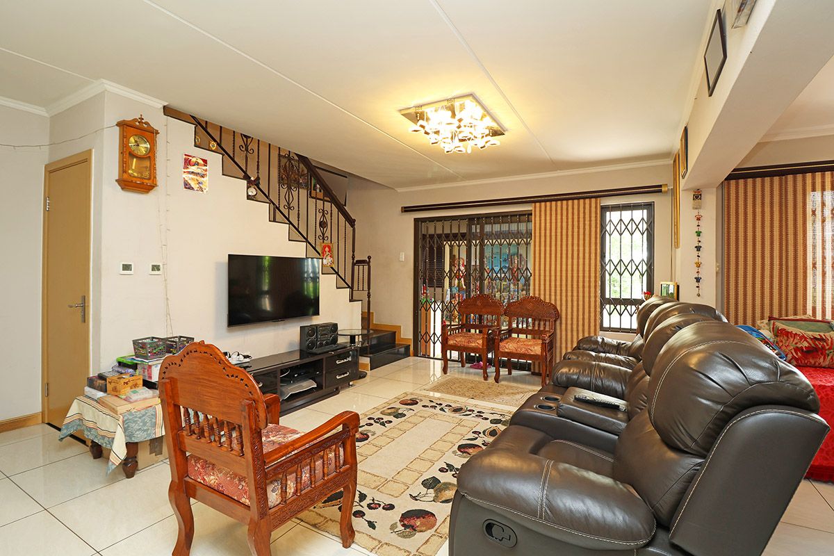 Modern 3 bedroom house for sale in Summerset, Midrand—Ideal for families seeking comfort & style - Photo 2