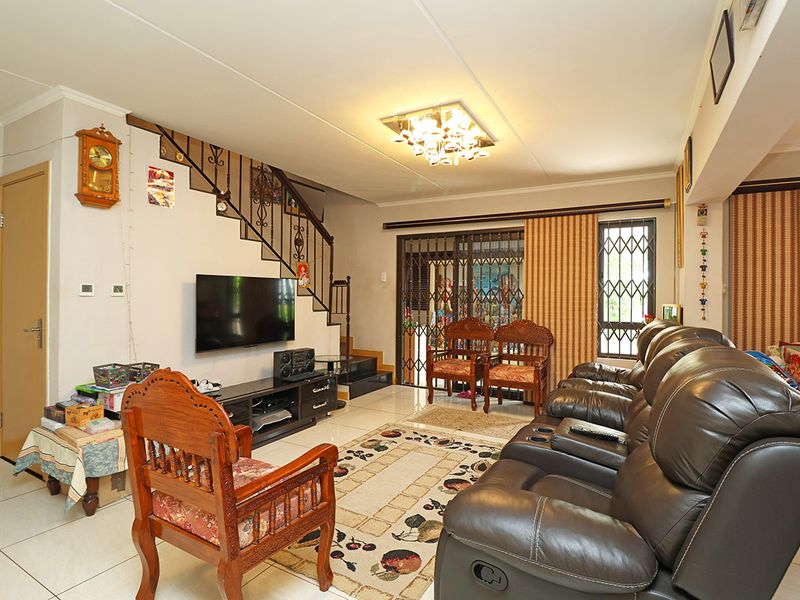 Modern 3 bedroom house for sale in Summerset, Midrand—Ideal for families seeking comfort & style - Photo 2