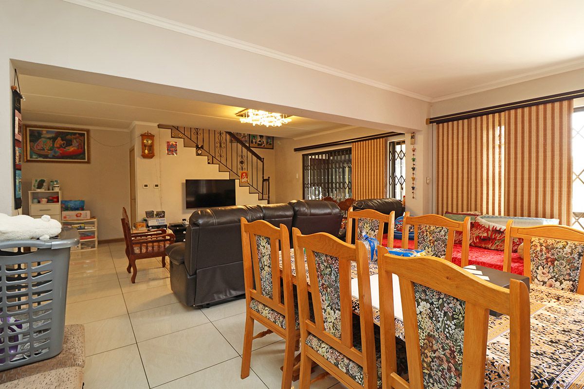 Modern 3 bedroom house for sale in Summerset, Midrand—Ideal for families seeking comfort & style - Photo 5