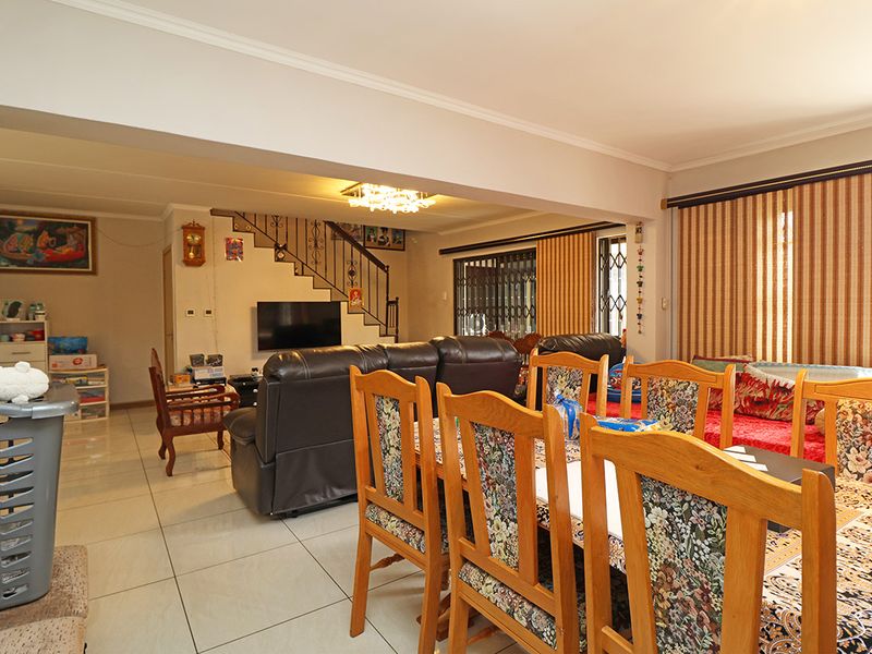 Modern 3 bedroom house for sale in Summerset, Midrand—Ideal for families seeking comfort & style - Photo 5