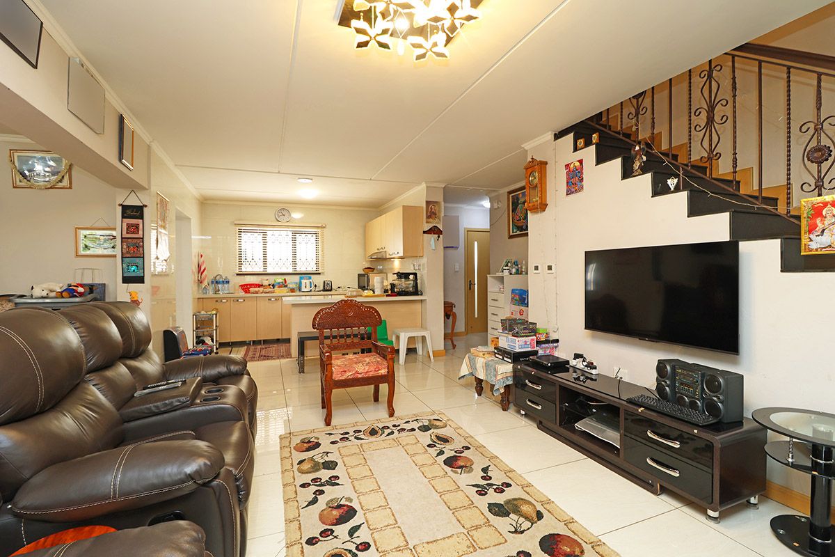 Modern 3 bedroom house for sale in Summerset, Midrand—Ideal for families seeking comfort & style - Photo 3