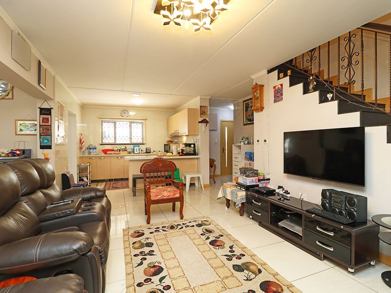 Modern 3 bedroom house for sale in Summerset, Midrand—Ideal for families seeking comfort & style - Photo 3