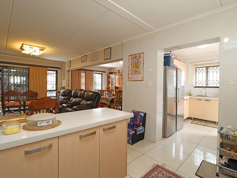 Modern 3 bedroom house for sale in Summerset, Midrand—Ideal for families seeking comfort & style - Photo 10